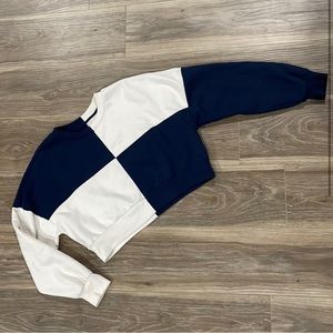 A&F cropped colorblock sweatshirt! 🦋